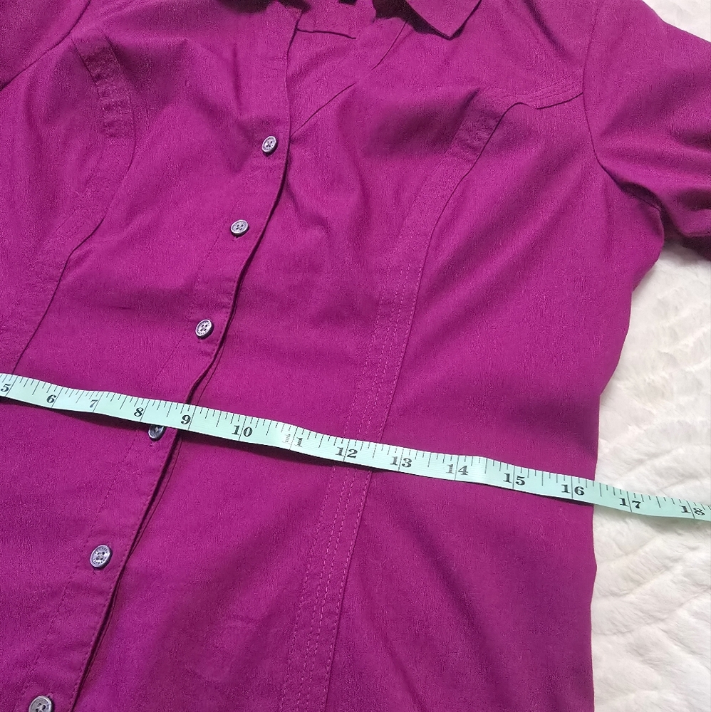 EXPRESS The Essential Women's Button-Up Shirt. Purple. Size M - Picture 4 of 10